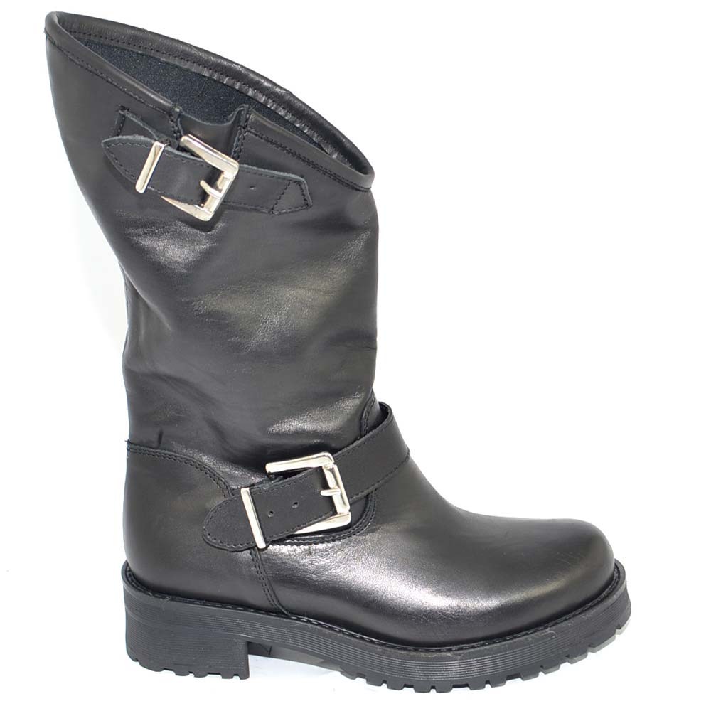 Stivale donna vera pelle biker morbido collo asimmetrico polpaccio con fibbie fondo gomma zigrinato roccia linea basic