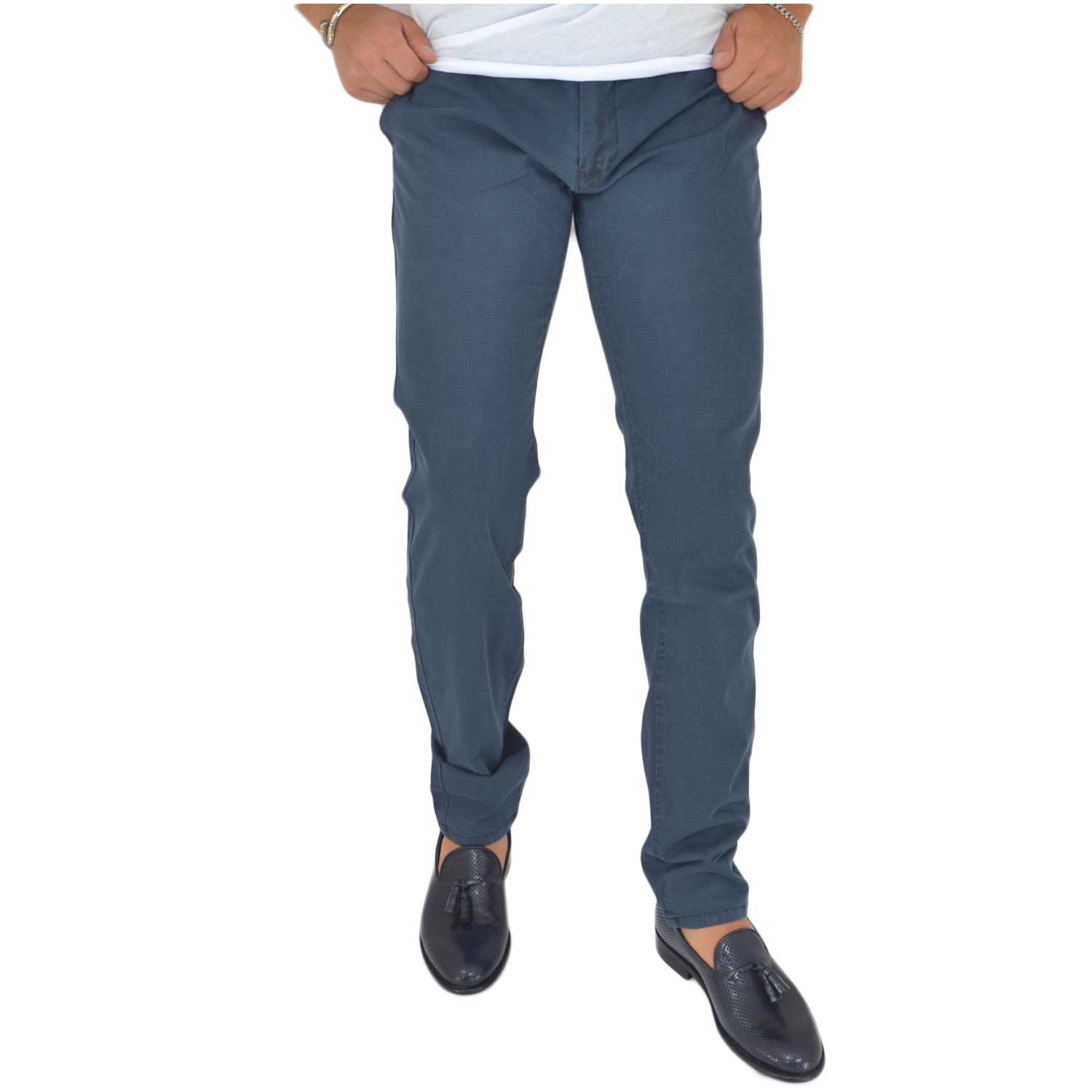 Pantaloni blu\grigio cotone, Skinny Fit con tasca americana . Chiusura con bottone e cerniera.