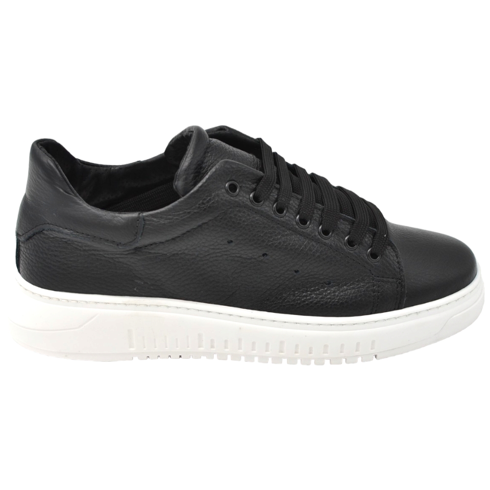 Sneakers bassa uomo nera in vera pelle bottolata e lacci in tinta fondo army alto 3,5 cm bianco made in italy