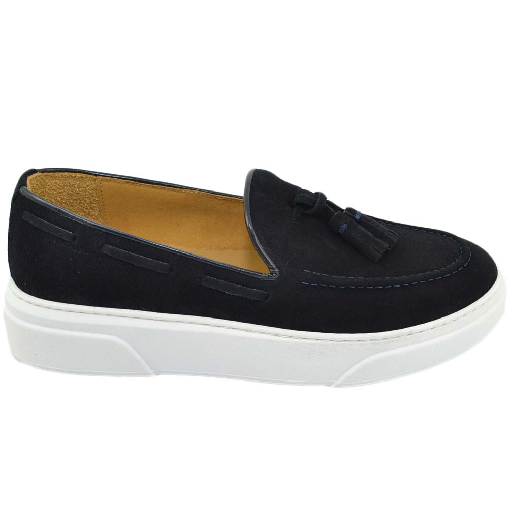 Mocassini uomo slip on classico sportivo in vera pelle blu notte scamosciata cuciture in punta bon bon fondo bianco alto