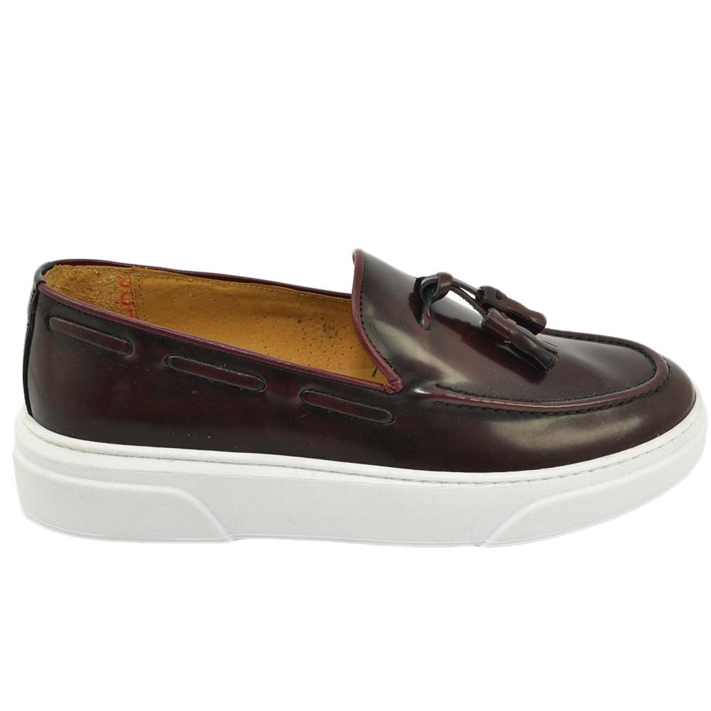 Mocassini uomo slip on classico sportivo in vera pelle abrasivata bordeaux cuciture in punta e bon bon fondo bianco alto