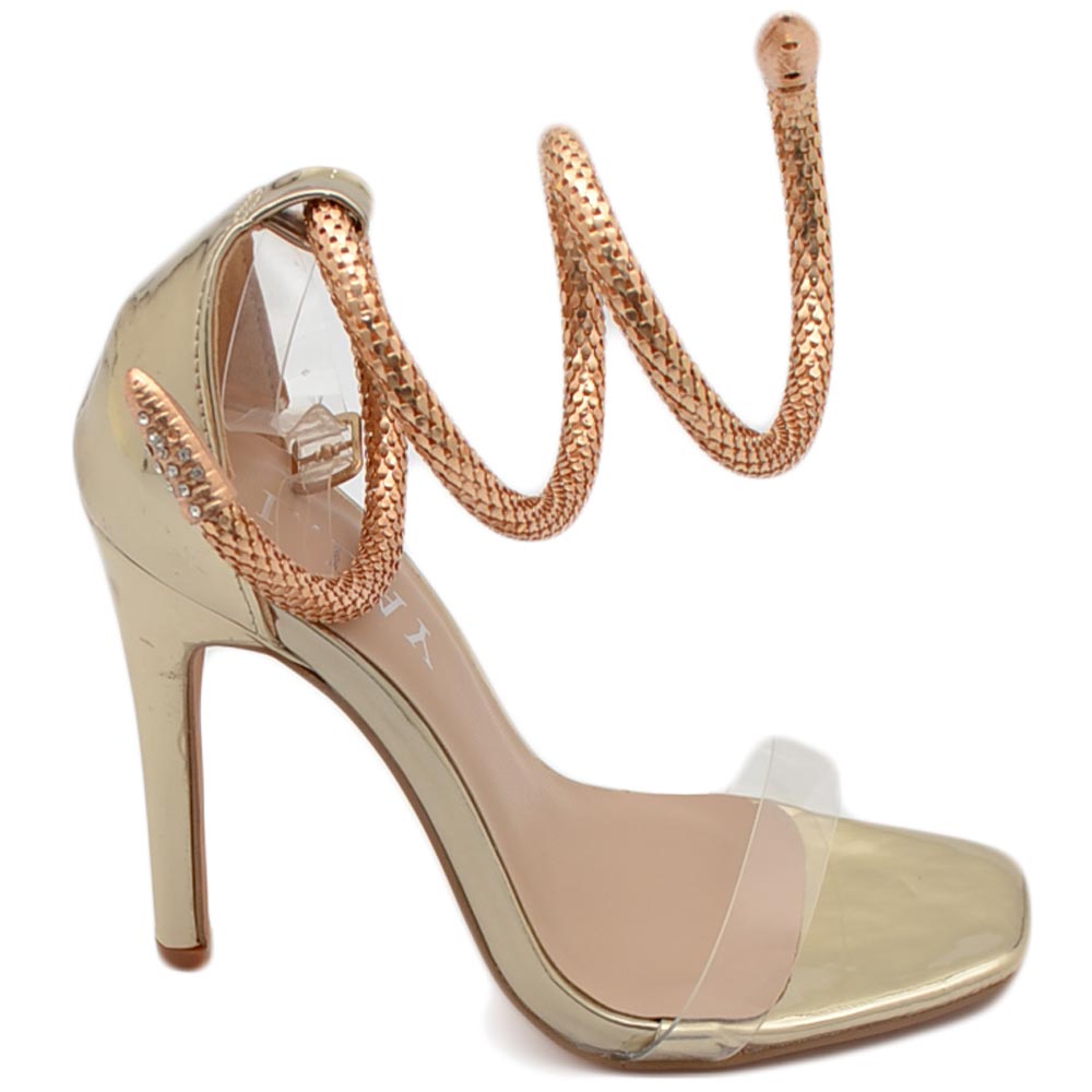 Sandali tacco oro donna con fasce trasparenti tacco 12 a spillo e accessorio serpente alla schiava in metallo champagne .