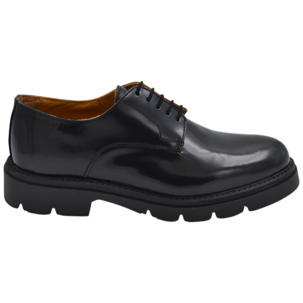 Scarpa uomo derby stringata in pelle abrasiva nera spazzolato fondo gomma roccia alto handmade.