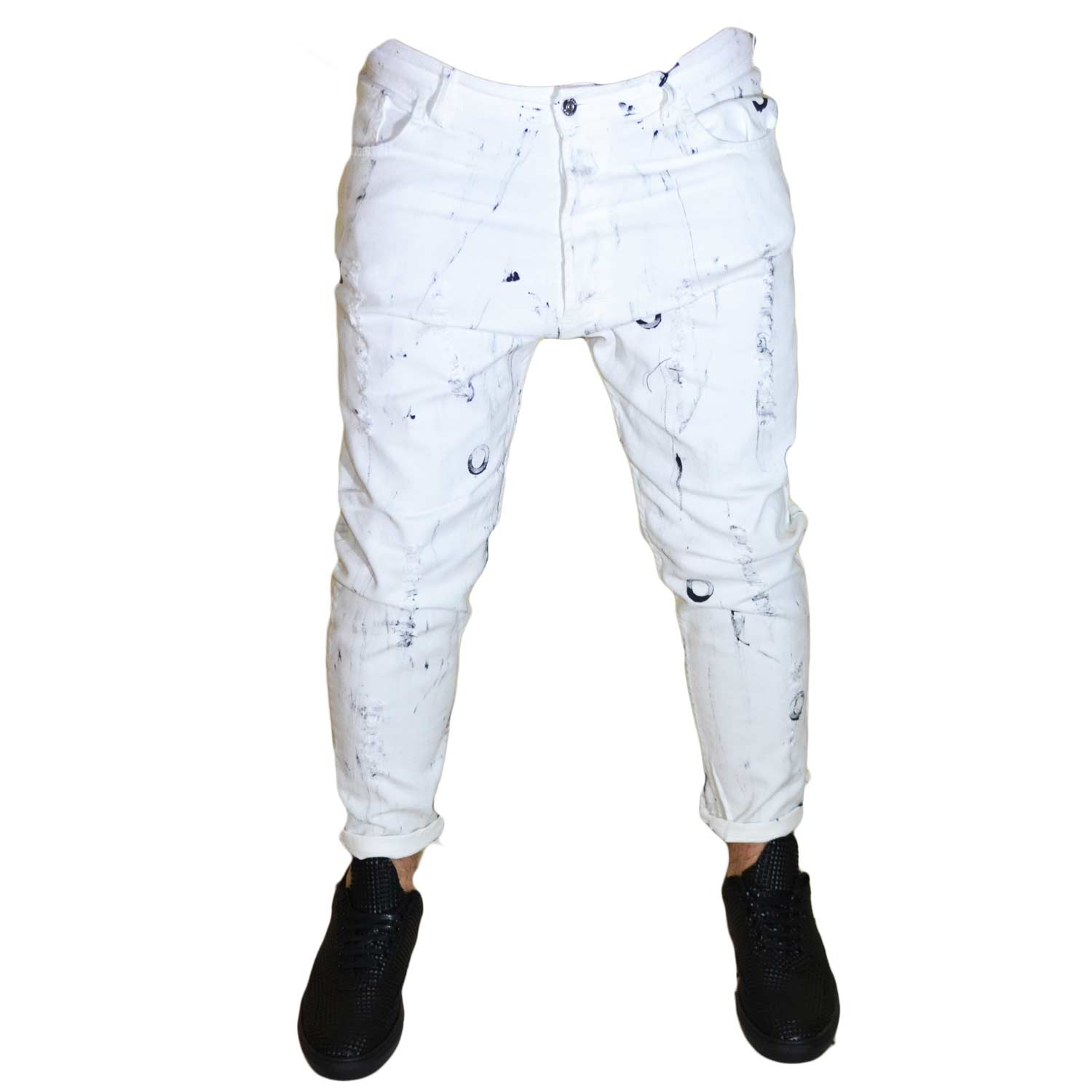 Jeans bianco stretto con pittura nera 