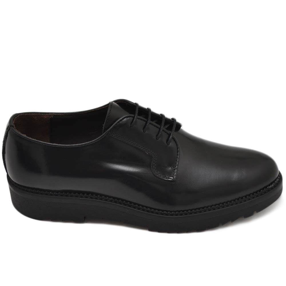 Stringata uomo liscia in vera pelle abrasivata nero fondo gomma alta moda tendenza made in Italy