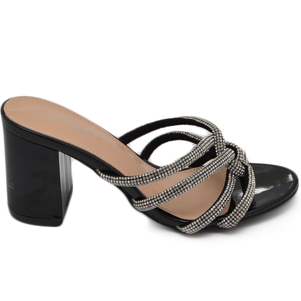 Sandalo donna in vernice nero gioiello argento sabot mule aperto dietro con tacco grosso 7 cm incrociato sul piede.