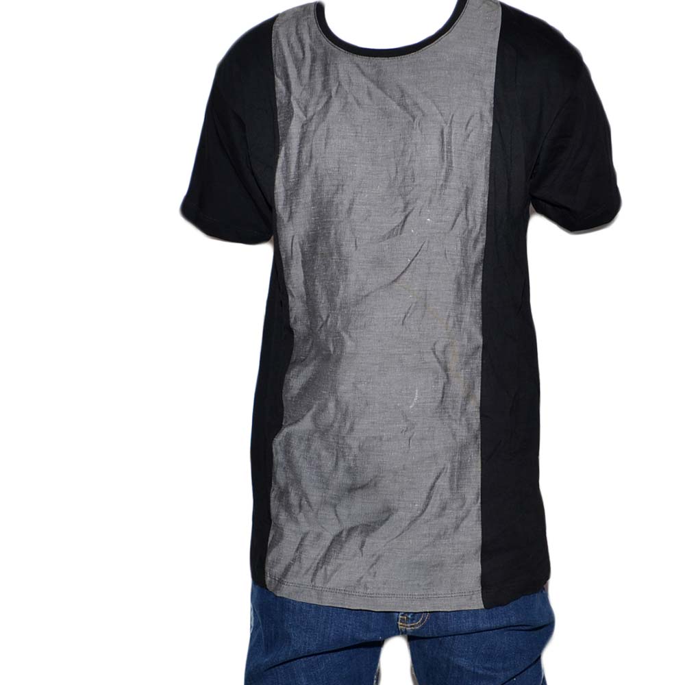T- shirt basic uomo cotone nero modello over con inserti in tessuto grigio sul petto girocollo made in italy moda