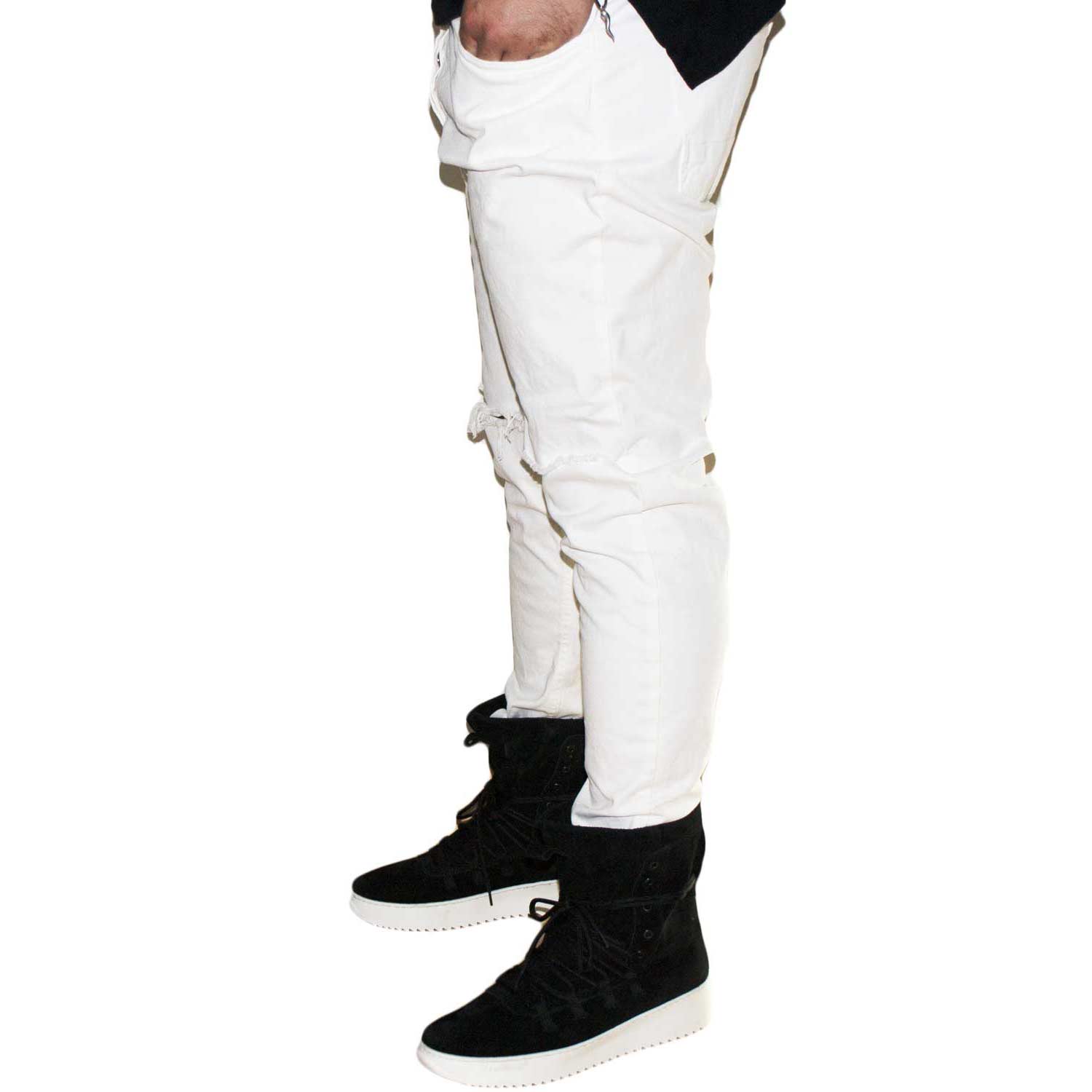 Pantaloni Jeans bianco art 03945 denim biker. Skinny fit. Chiusura con bottone e cerniera. Cinque tasche. strappo moda cerniera sulla caviglia