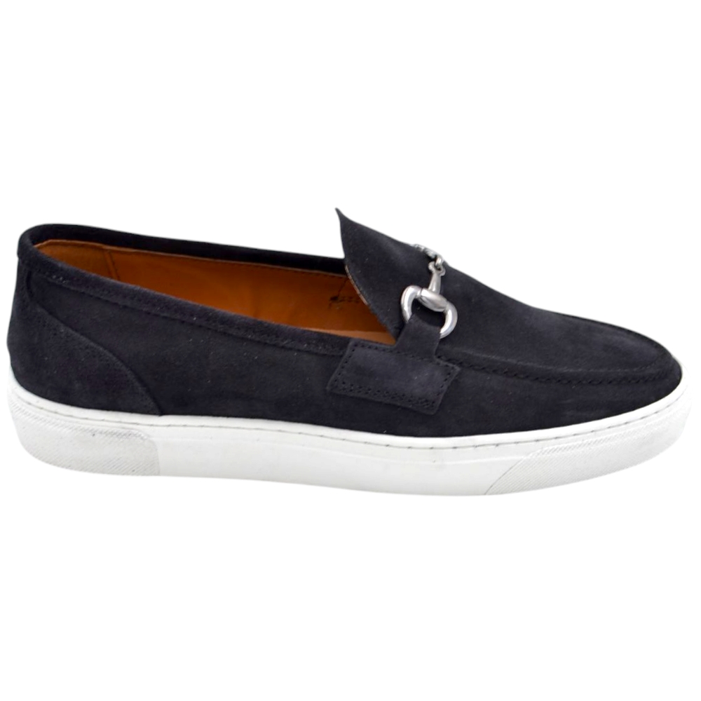 Mocassino uomo in vera pelle scamosciata blu con morsetto argento fondo classico sportivo gomma bianco 2,5 cm.