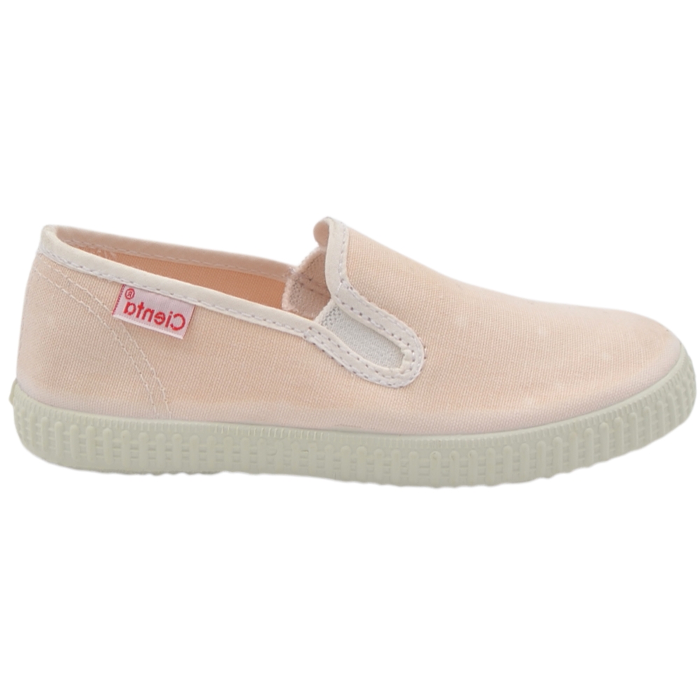 Sneakers da bambina Cienta in cotone biologico rosa cipria profumate alla fragola slip-on senza lacci con elastico.