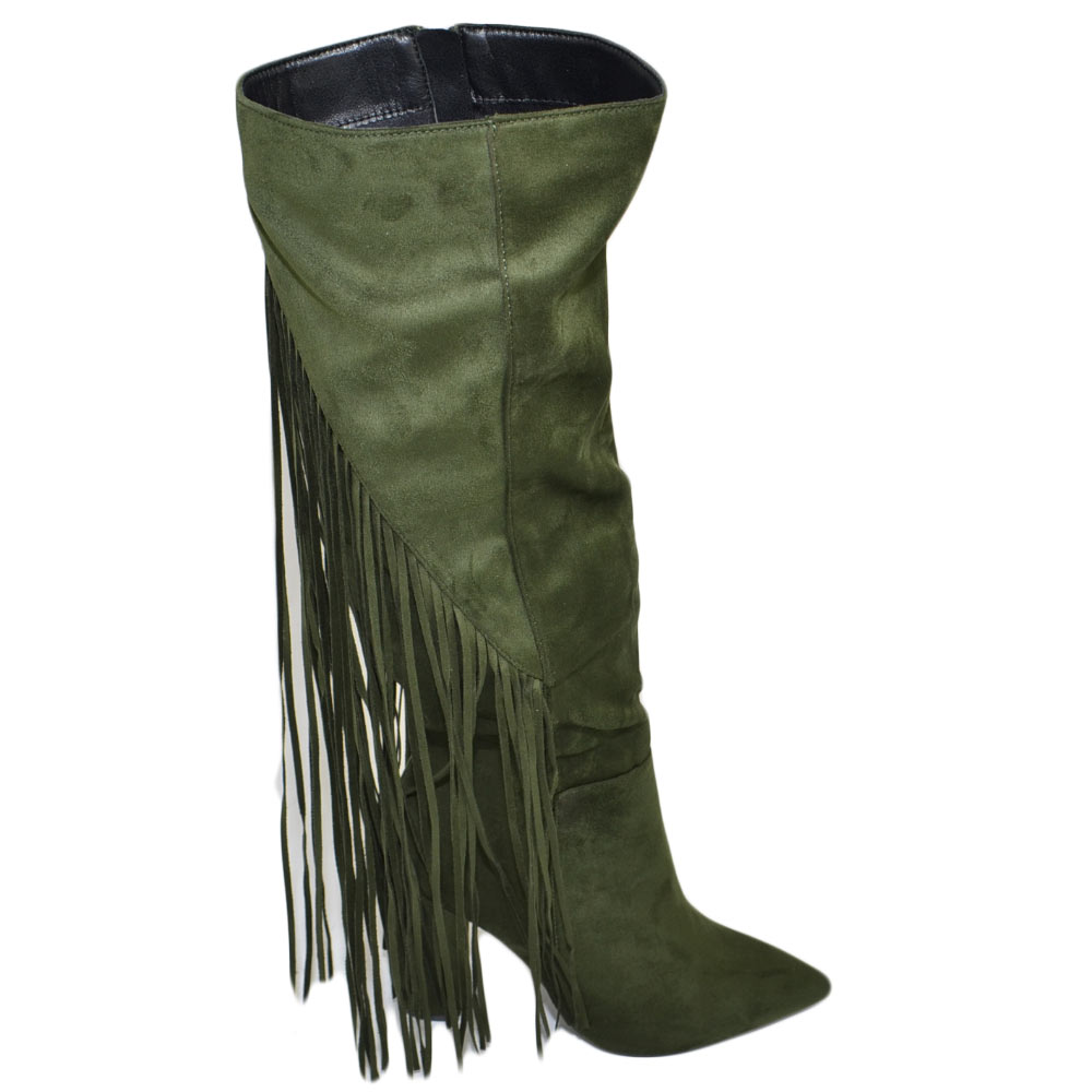 Stivali donna texani camoscio verde militar con frange lunghe dietro e tacco largo altezza ginocchio moda glamour luxury.