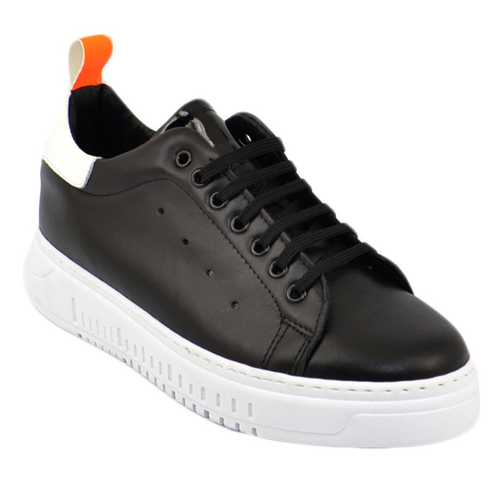 Sneakers scarpa basso uomo nera con fortino bianco e fluo arancio riflex fondo army bianco moda vera pelle made in italy