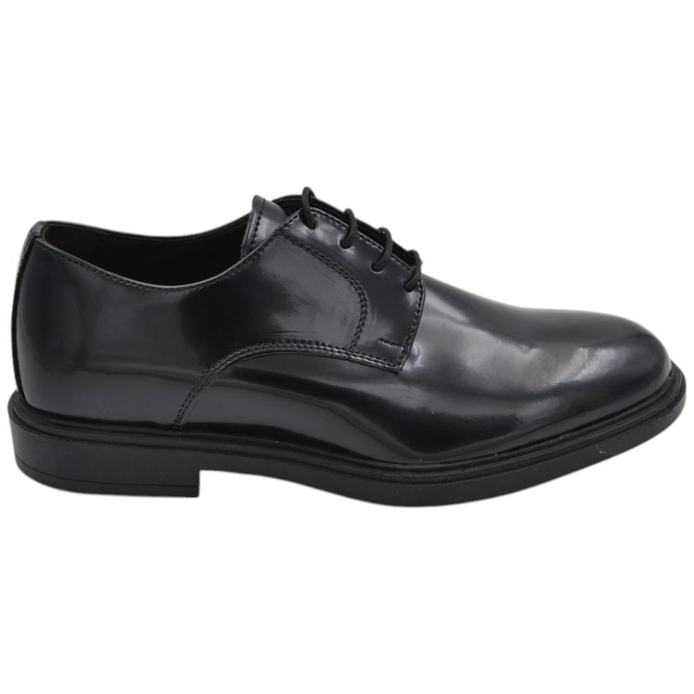 Scarpa stringata uomo liscia nero in vera pelle abrasiva fondo sottile gomma antiscivolo lacci cerati comoda elegante.