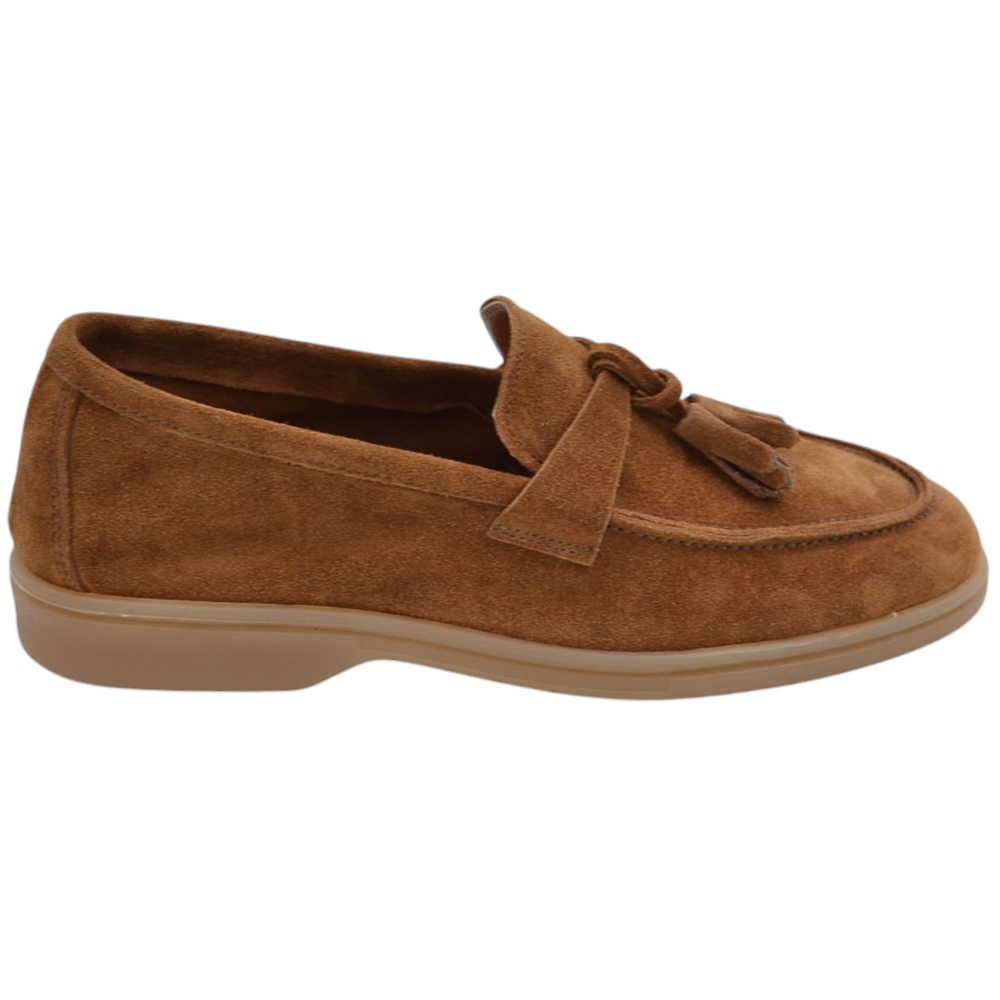 Mocassino uomo in vera pelle scamosciata da barca cuoio con nappina suola in gomma crepe sottile handmade in Italy .