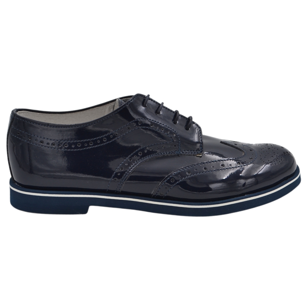 Scarpe stringate da bambino in vera pelle verniciata blu notte modello Brogue Derby con lavorazione bucarata e suola bic.