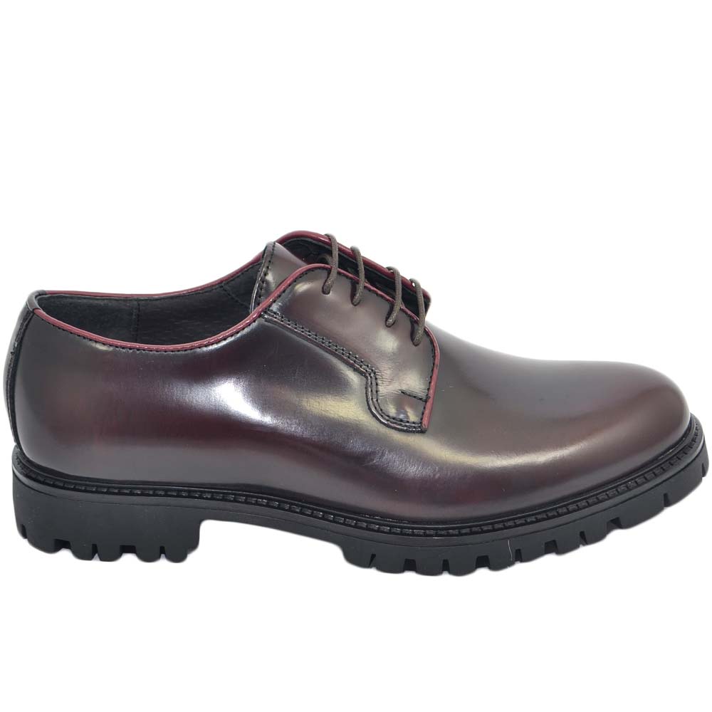 Scarpa stringata uomo liscia bordeaux in vera pelle abrasivata con fondo gomma roccia businessman handmade in italy