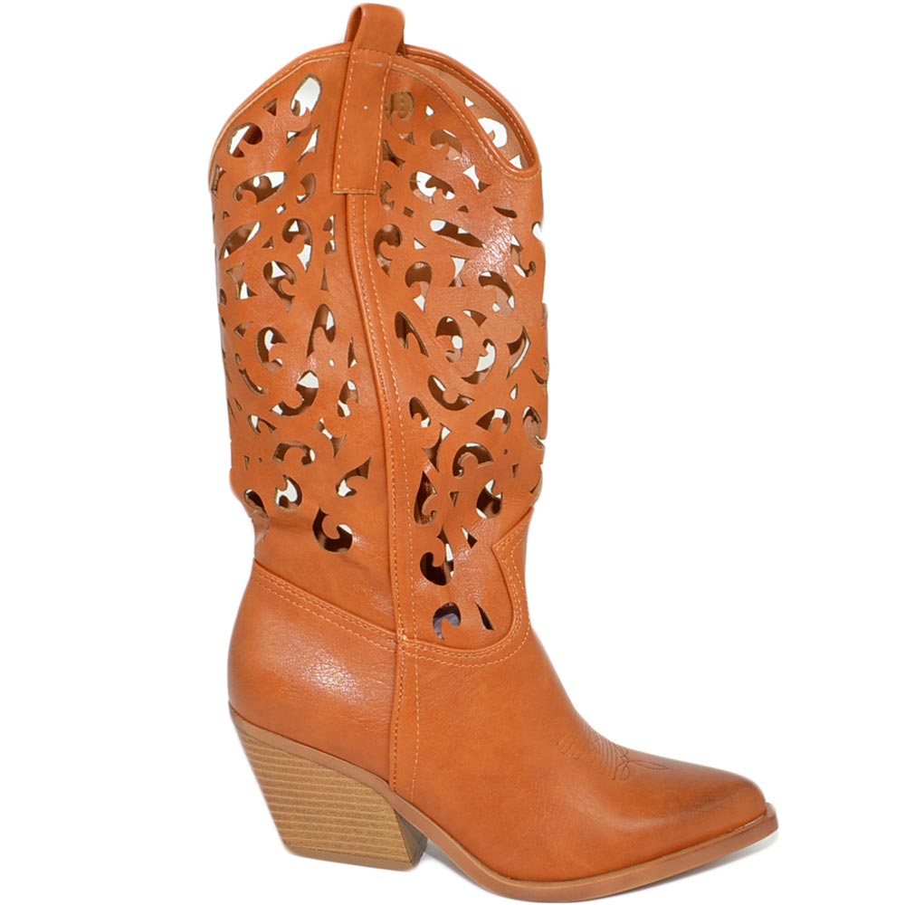 Stivali donna camperos texani stile western cuoio con gambale traforato fantasia laser tacco altezza polpaccio.