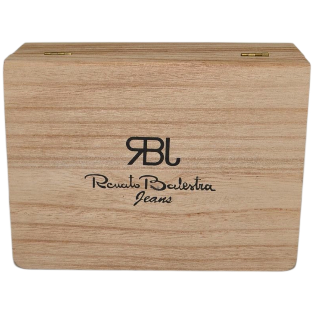 Cintura vera pelle cuoio Renato Balestra con dettaglio ricamo fibbia in metallo quadrata regolabile scatola in legno.