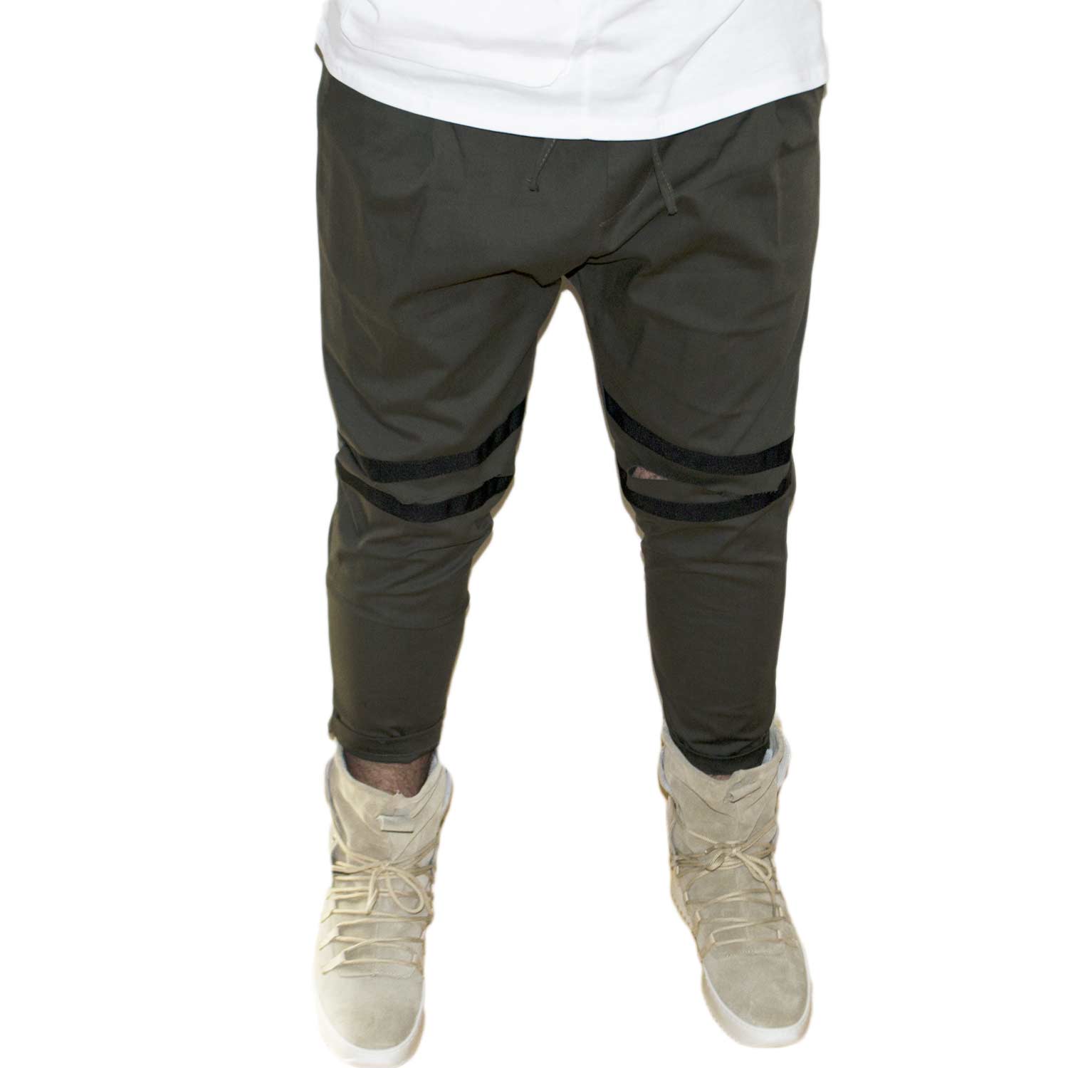 Pantaloni jogger verdi uomo con elastico e coulisse e tasche laterali strappi sul ginocchio striscia nera moda giovane
