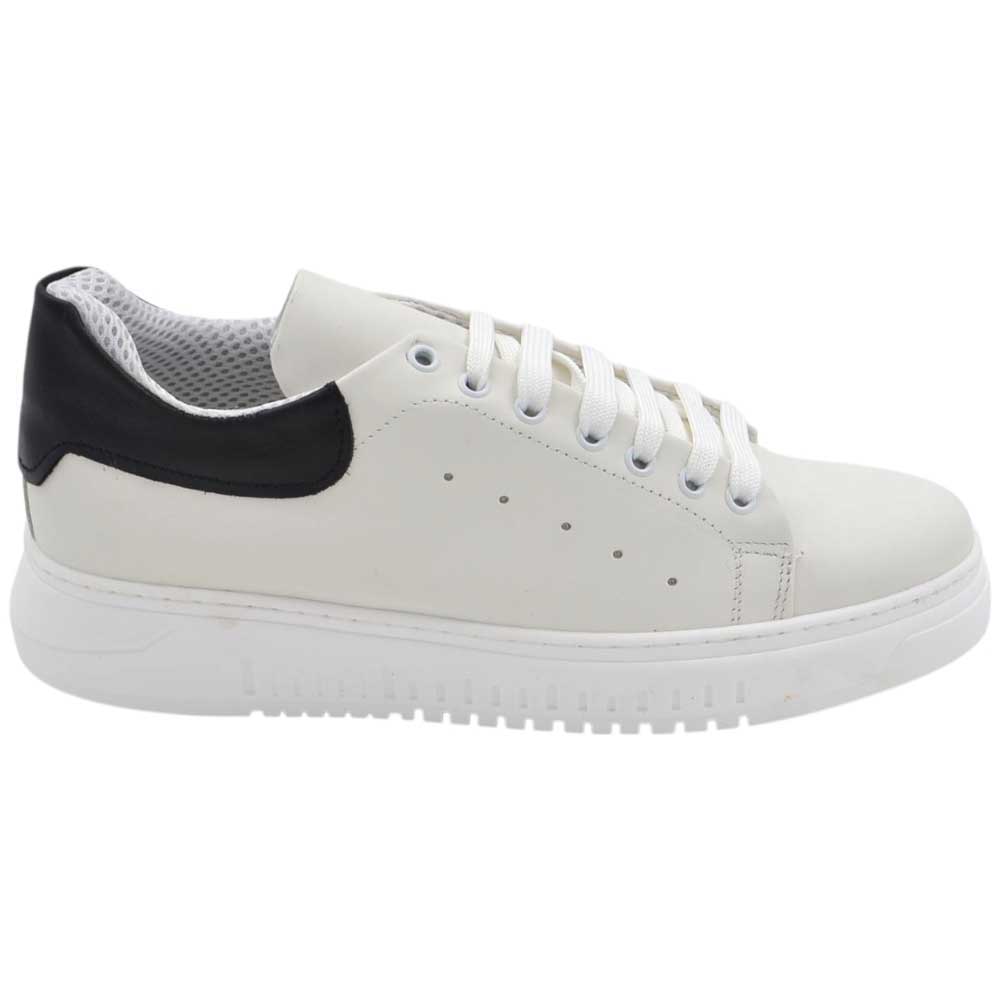 Sneakers 951 uomo bassa vera pelle bianca liscia con talloncino nero fondo army in gomma eva lacci casual made in Italy.