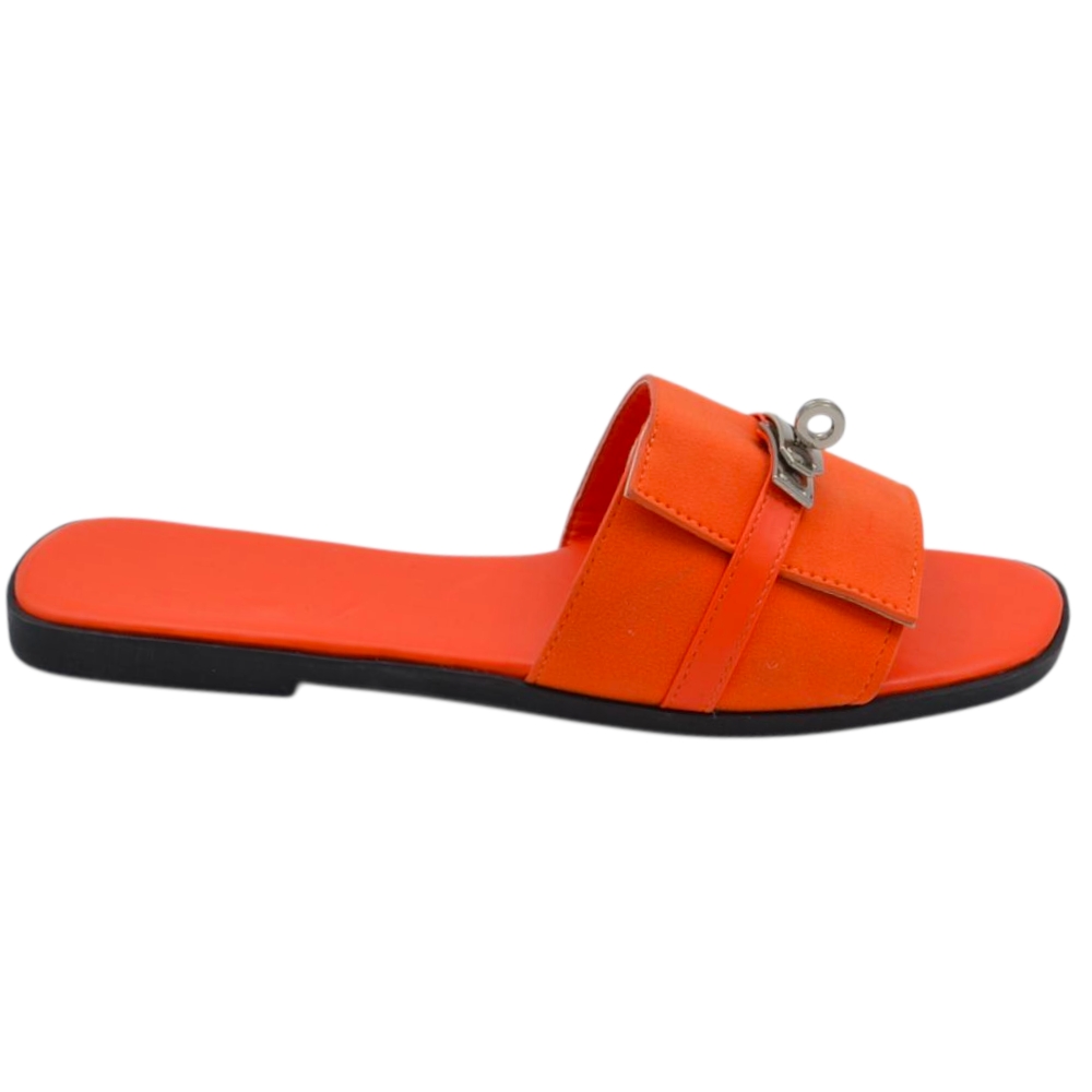 Pantofolina mule donna arancione in ecopelle con fibbia metallica argento tacco basso 1 cm senza chiusura.