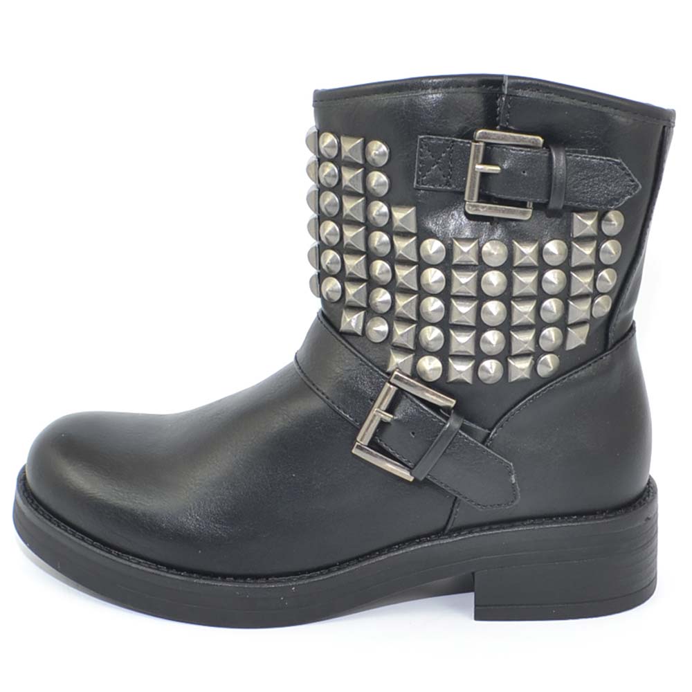 Stivaletti biker donna altezza caviglia con borchie linea street moda donna con fondo comodo in gomma e fibbie 