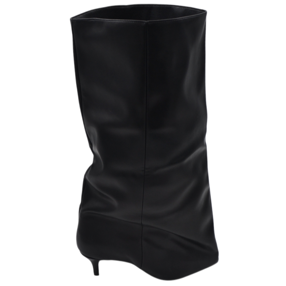 Stivale donna nero in pellame opaco con gambale tubolare largo overwide punta e tacco kitten stiletto 4 cm.