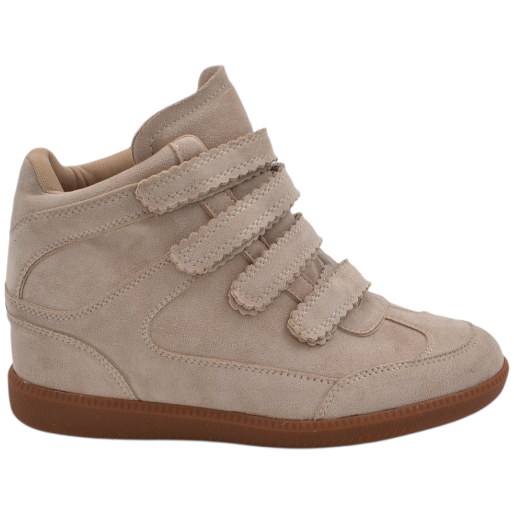 Sneaker alta donna in camoscio beige con zeppa interna 4 cm chiusura con strappo e suola a contrasto.