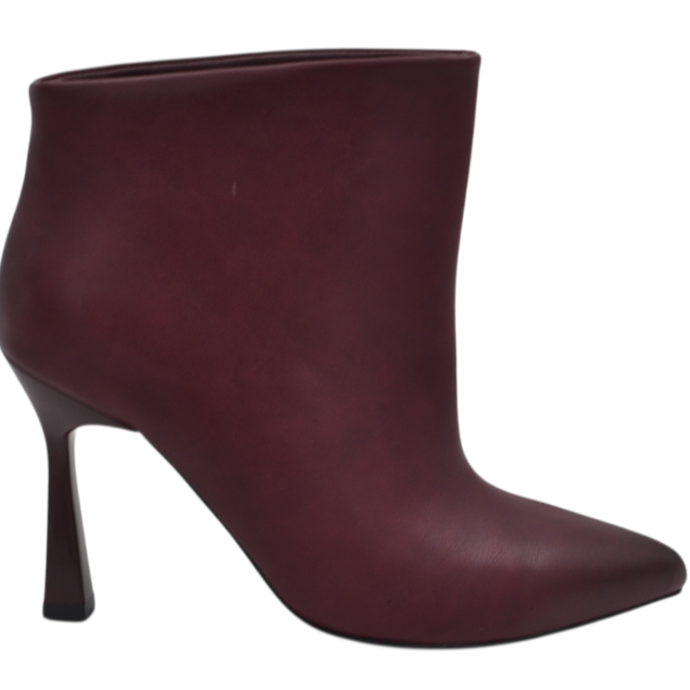 Tronchetto donna in pellame opaco bordeaux con gambale ampio alla caviglia punta e tacco largo sagomato 9 cm.
