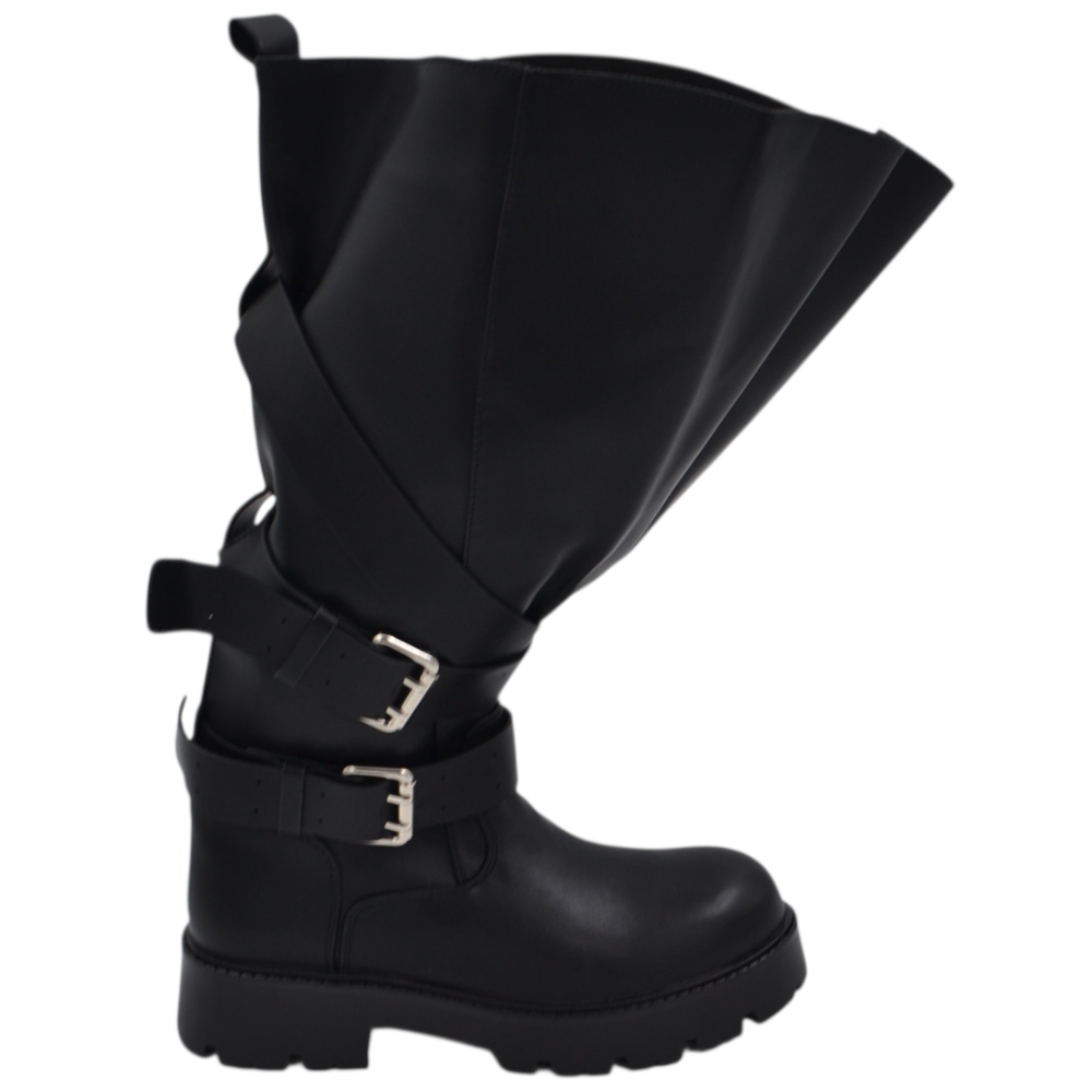 Stivale biker donna alto al polpaccio nero con gambale curvy regolabile e doppia fibbia con suola platform 4 cm.
