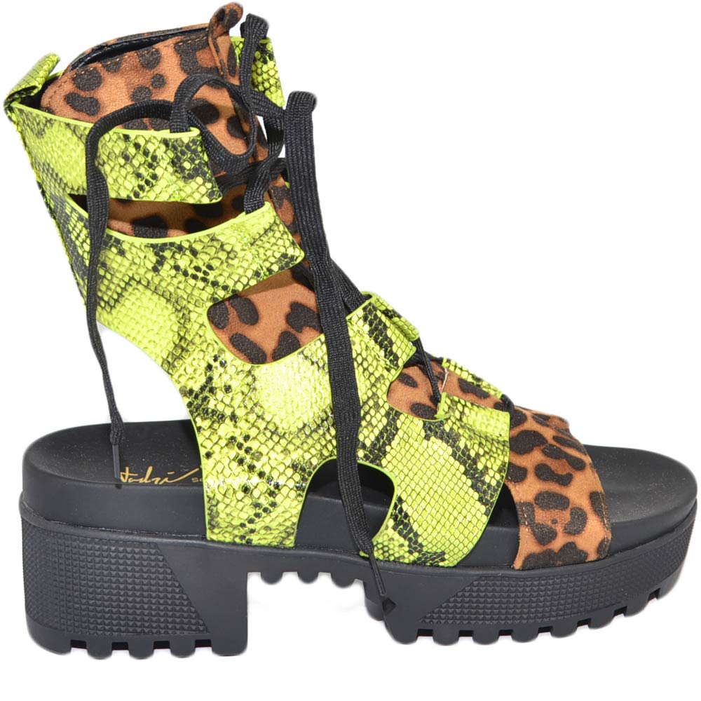 Stivaletto donna spuntato nero platform con tomaia animalier fondo zigrinato alto moda underground street