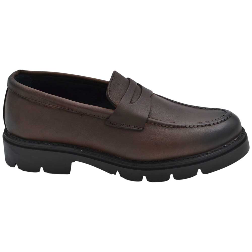 Scarpe uomo mocassino con bendina marrone spazzolato in vera pelle di nappa business fondo gomma roccia alto.