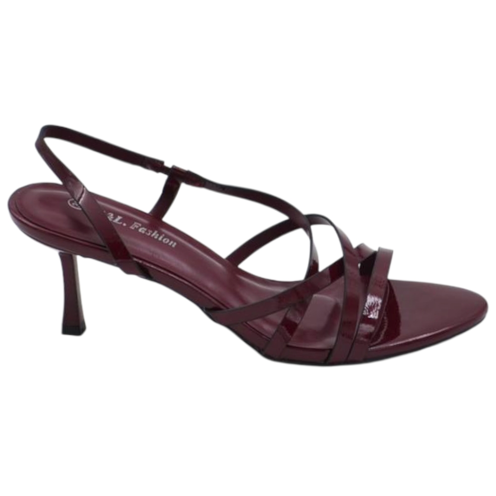 Sandalo donna in vernice bordeaux con fascette sottili incrociate e tacco sottile 7 cm chiusura regolabile caviglia.