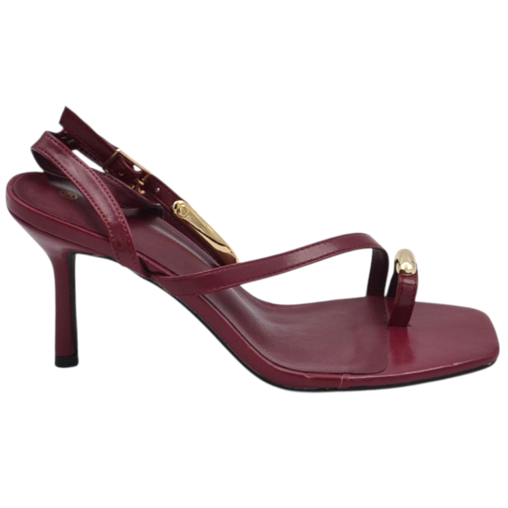 Sandalo donna in pelle bordeaux con infradito dettaglio metallico oro e chiusura alla caviglia tacco 10 cm sottile.