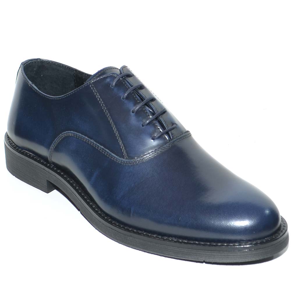 Scarpa stringata uomo liscia blu in vera pelle abrasivata con fondo gomma ultrasottile businessman handmade in italy