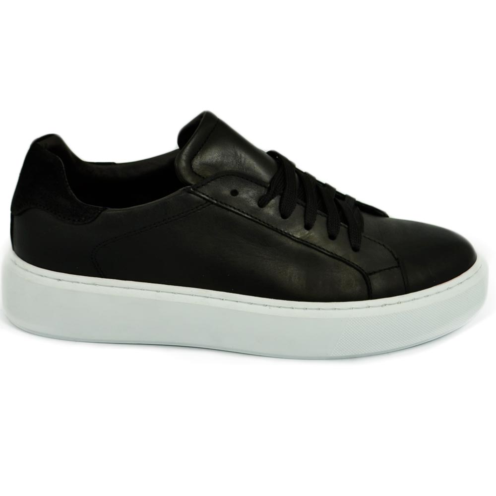 Sneakers uomo basic in vera pelle nero con talloncino camoscio e lacci in tinta comfort casual made in Italy moda