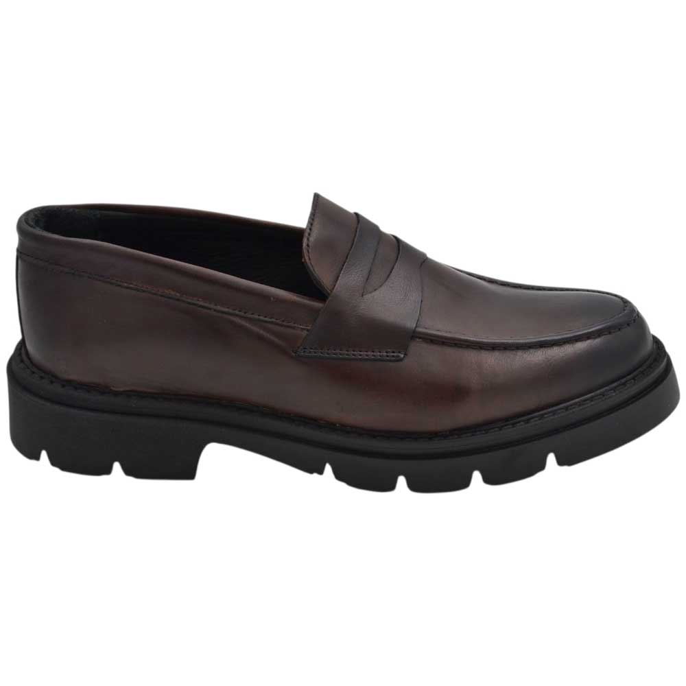 Scarpe uomo mocassino con bendina marrone spazzolato in vera pelle di nappa business fondo gomma roccia alto.