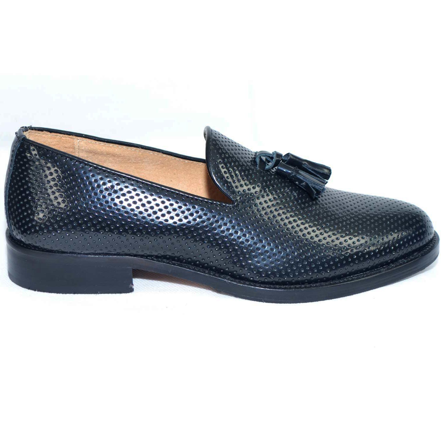 scarpe mocassino nero moda classico vero cuoio eleganti cerimonia eventi casual con campanelle e microforatura estiva.