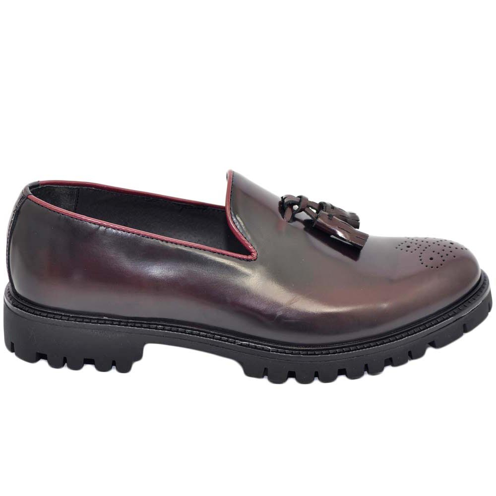 Scarpe uomo mocassino classico con bon bon vera pelle abrasivata bordeaux fondo gomma roccia ziglinato handmade in italy