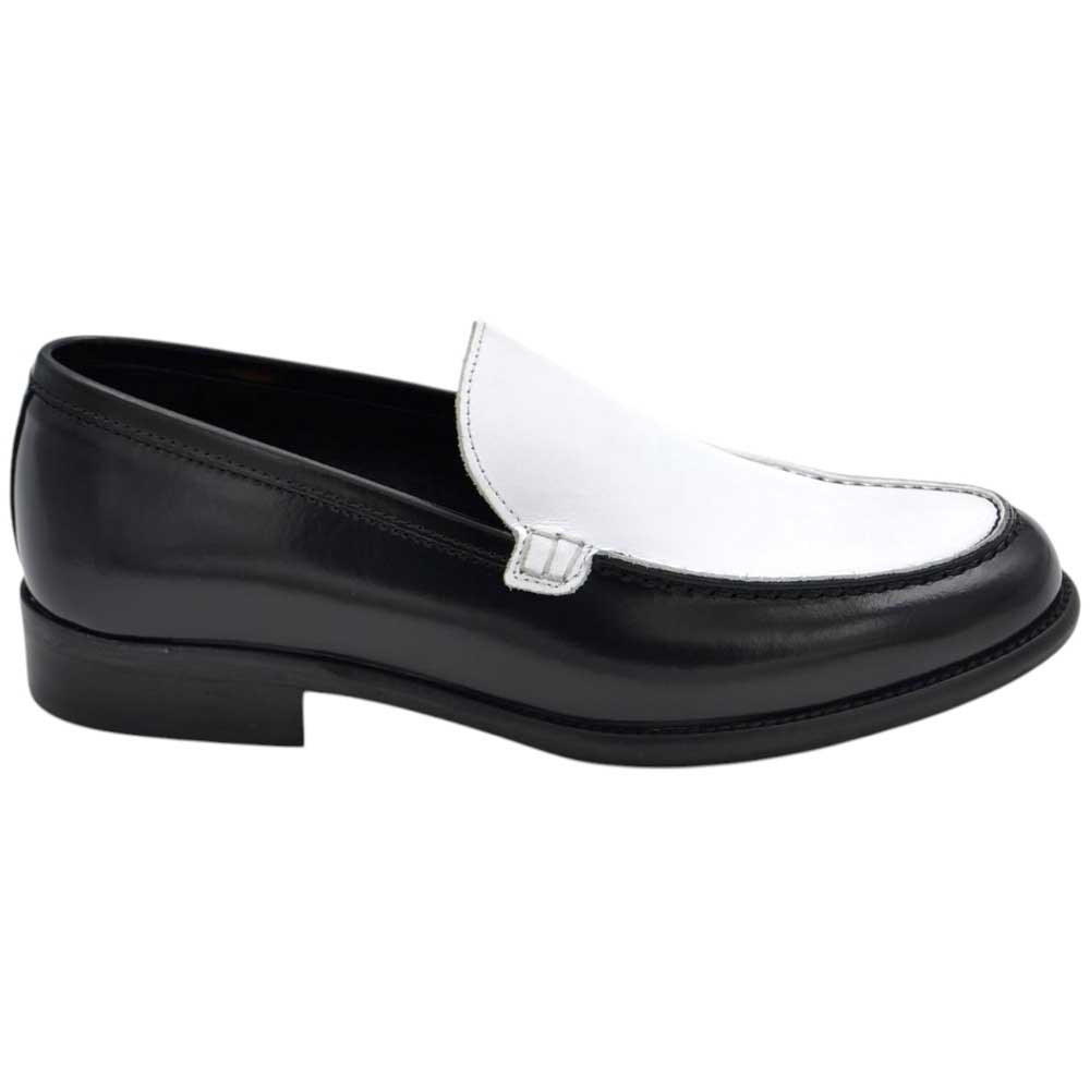 Scarpe mocassino uomo vera pelle abrasivata bicolore nero e bianco liscio con fondo cuoio sottile made in Italy.