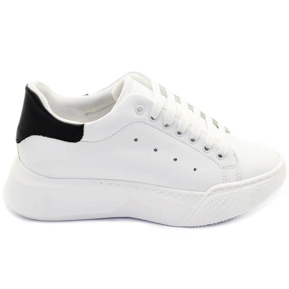 Sneakers uomo bianco in vera pelle con riporto nero fondo alto asimmetrico Gels moda street made in italy ragazzo