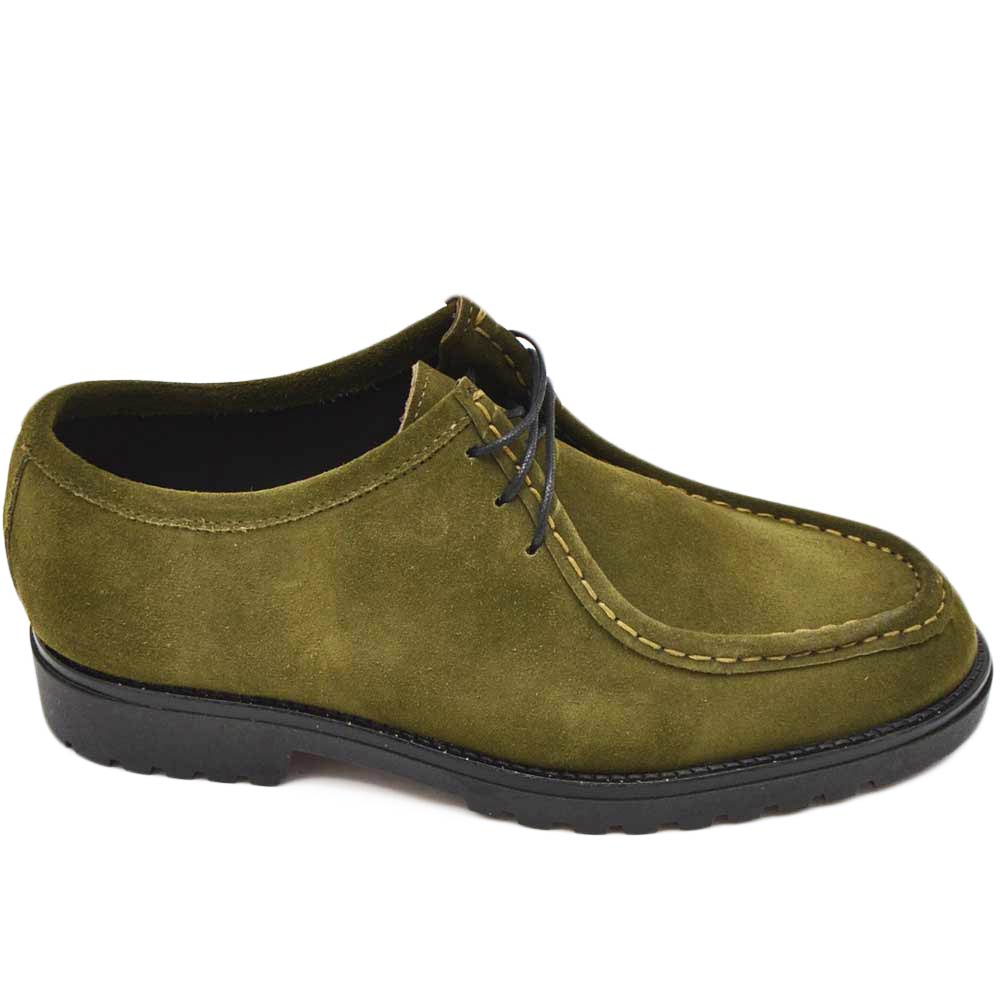 SCARPA UOMO MODELLO INGEGNERE IN VERA PELLE SCAMOSCIATA VERDE MILITARE CON GOMMA NERA ULTRALEGGERA E LACCI TONO SU TONO.