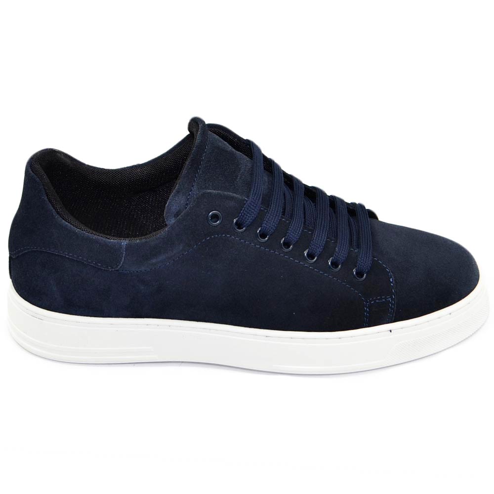 Scarpa sneakers bassa uomo basic vera pelle scamosciata blu linea basic fondo in gomma bianco moda casual