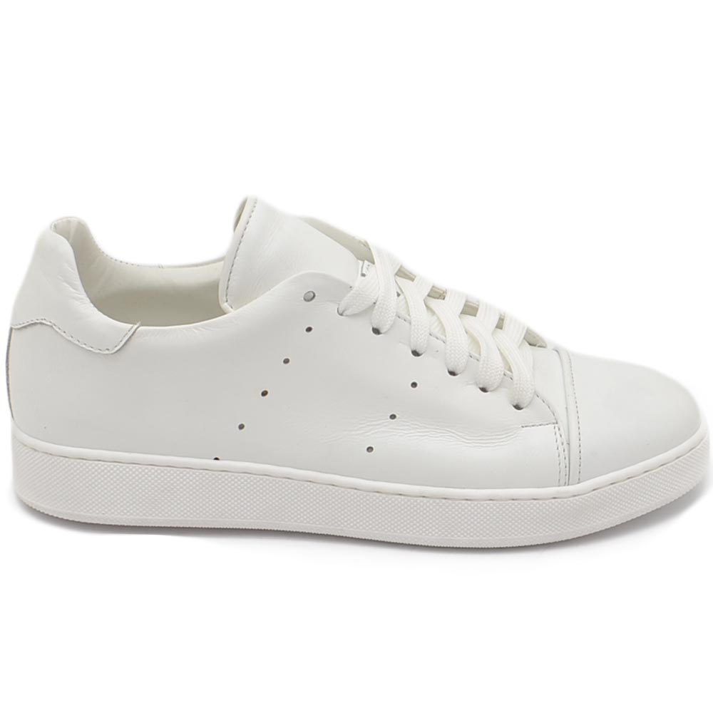 Scarpa sneakers bianco uomo basic vera pelle lacci comodo fondo in gomma bianco basso sportiva moda casual