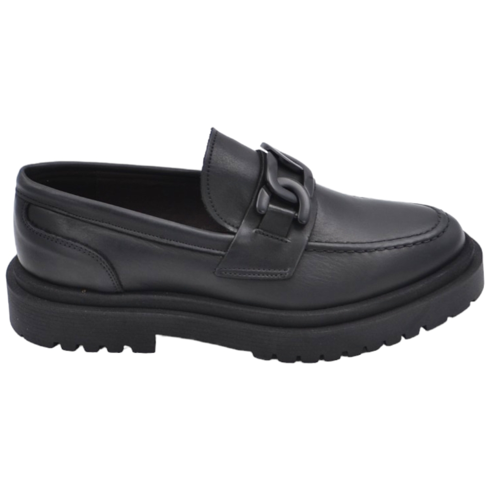Mocassini uomo college con catena nera in vera pelle opaca nera spazzolato fondo gomma alto nero 4,5 cm
