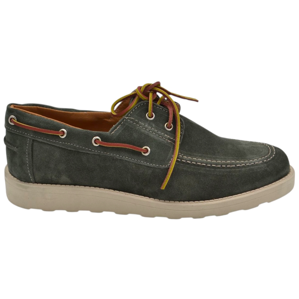 Scarpa mocassino uomo in vero camoscio verde con lacci in pelle occhielli argento suola in gomma zigrinata 3 cm.