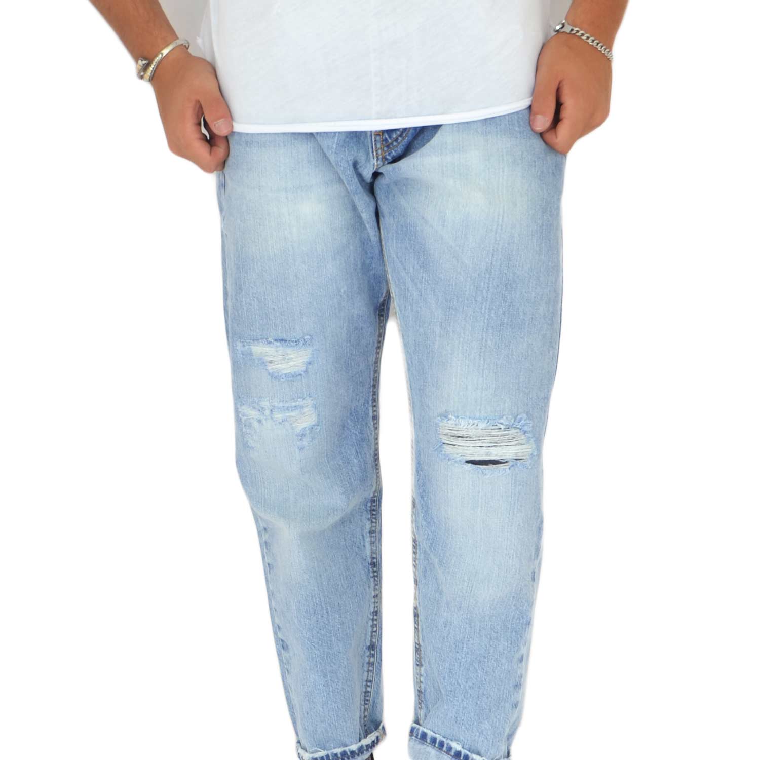 Pantaloni Jeans chiaro denim biker. Skinny fit.Chiusura con bottone e cerniera. strappo moda ginocchio glamour