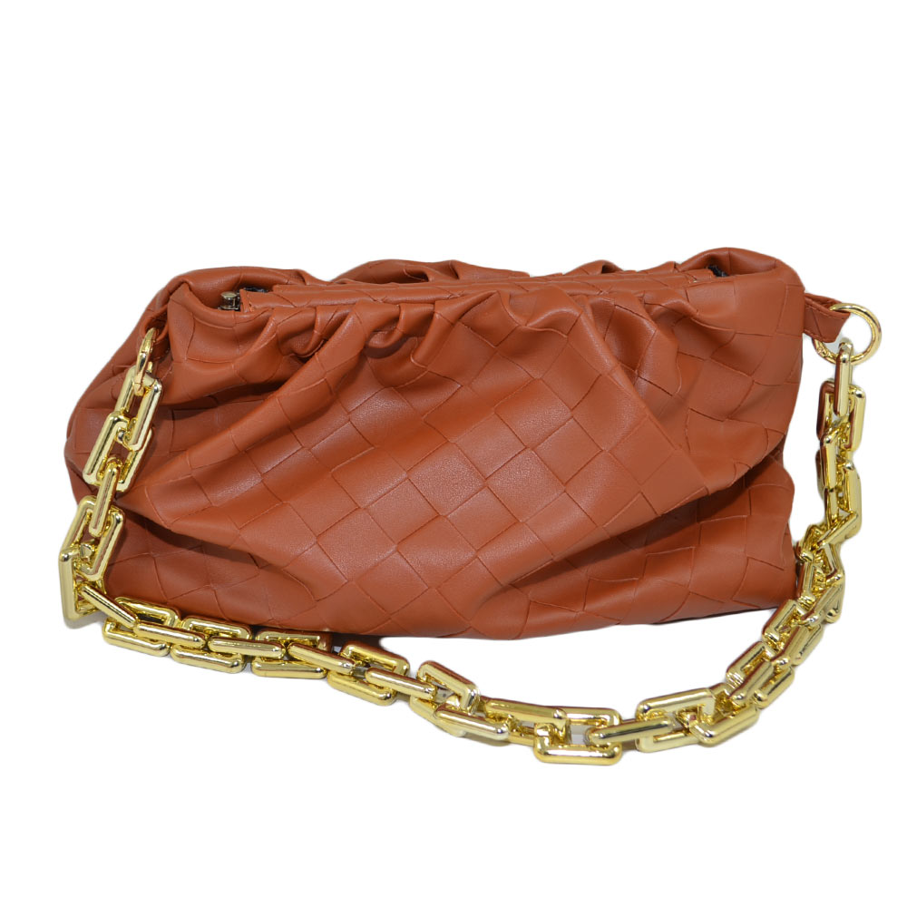 Borsa donna pochette cuoio intrecciata clutch a mano con catena grande oro tracolla pelle chiusura pluc.