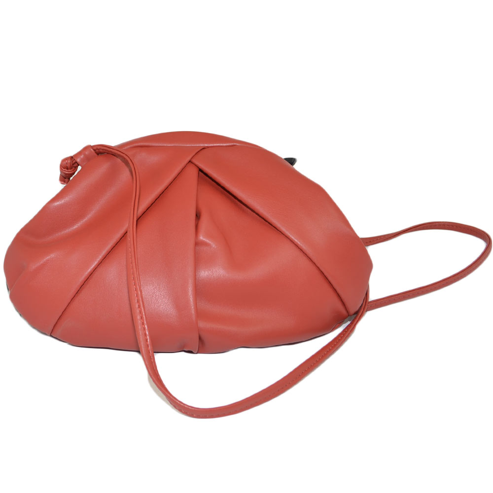 Borsa donna pochette oversize borsello rosso corallo arricciata con tracolla pelle chiusura pluch magnetica.