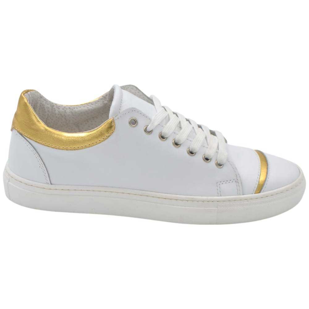 Sneakers uomo bassa in vera pelle vitello liscia bianca inserti oro con fondo in gomma eva lacci casual made in Italy